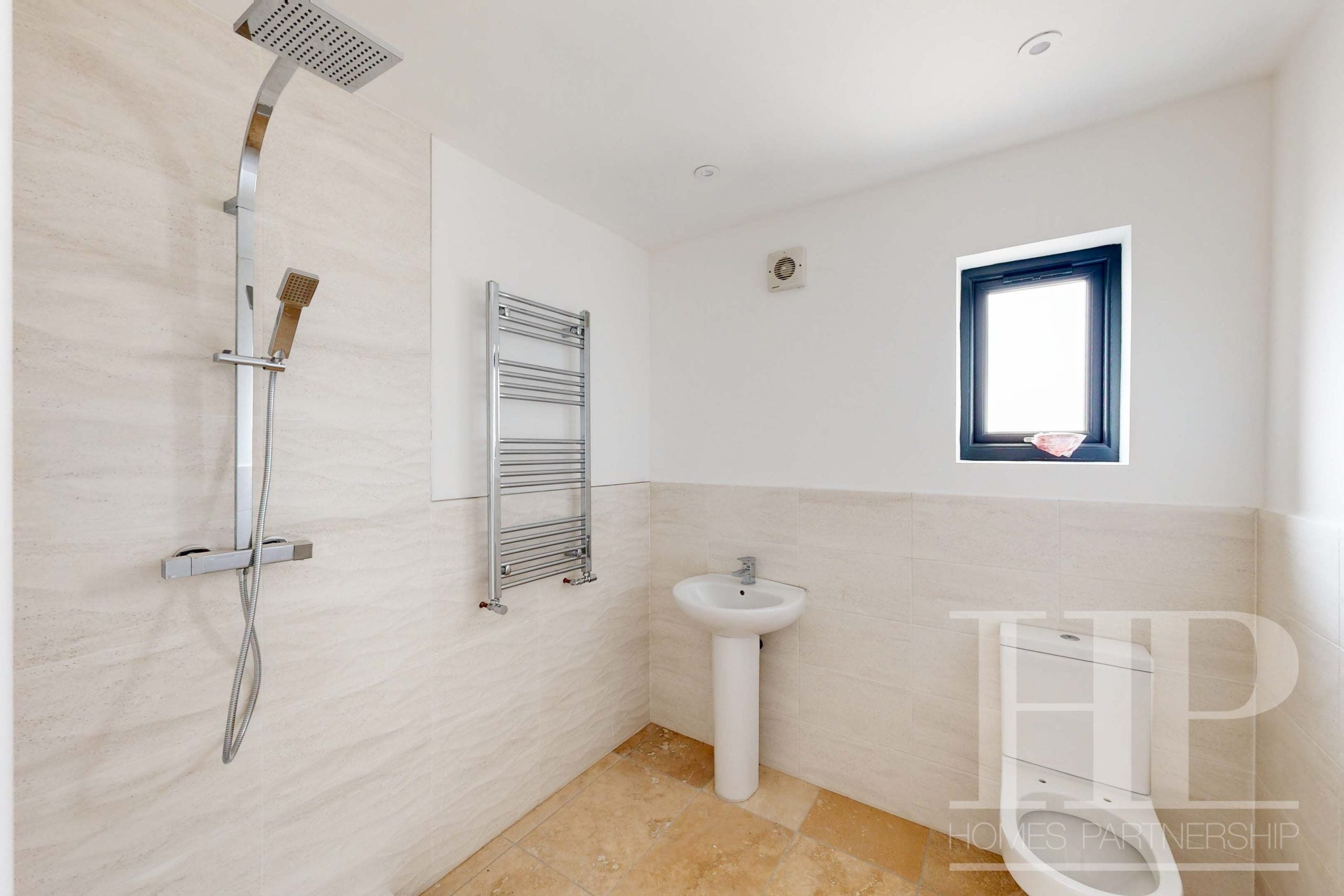 Room Balcombe Road in Reigate and Banstead
