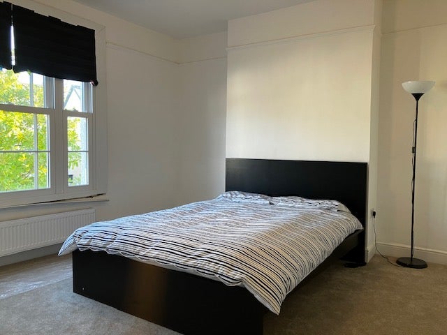Room Dagnall Park in Greater London
