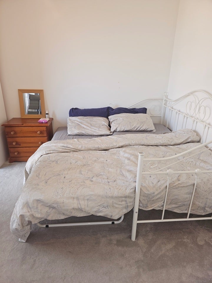 Room Henry Darlot Drive in Greater London
