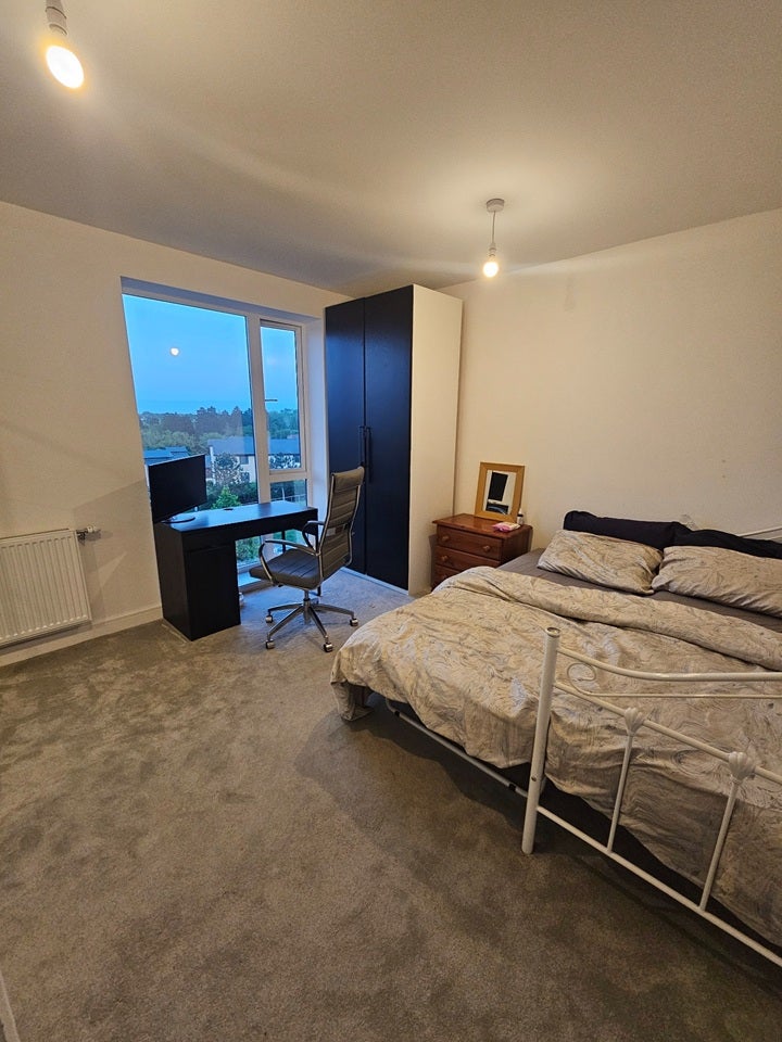 Room Henry Darlot Drive in Greater London