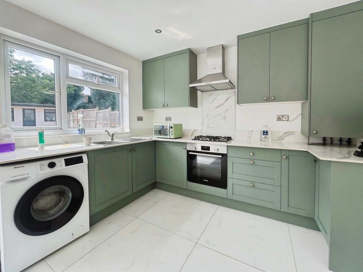 House Lela Avenue in Greater London