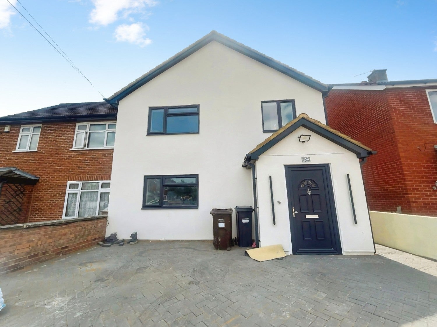 House Lela Avenue in Greater London