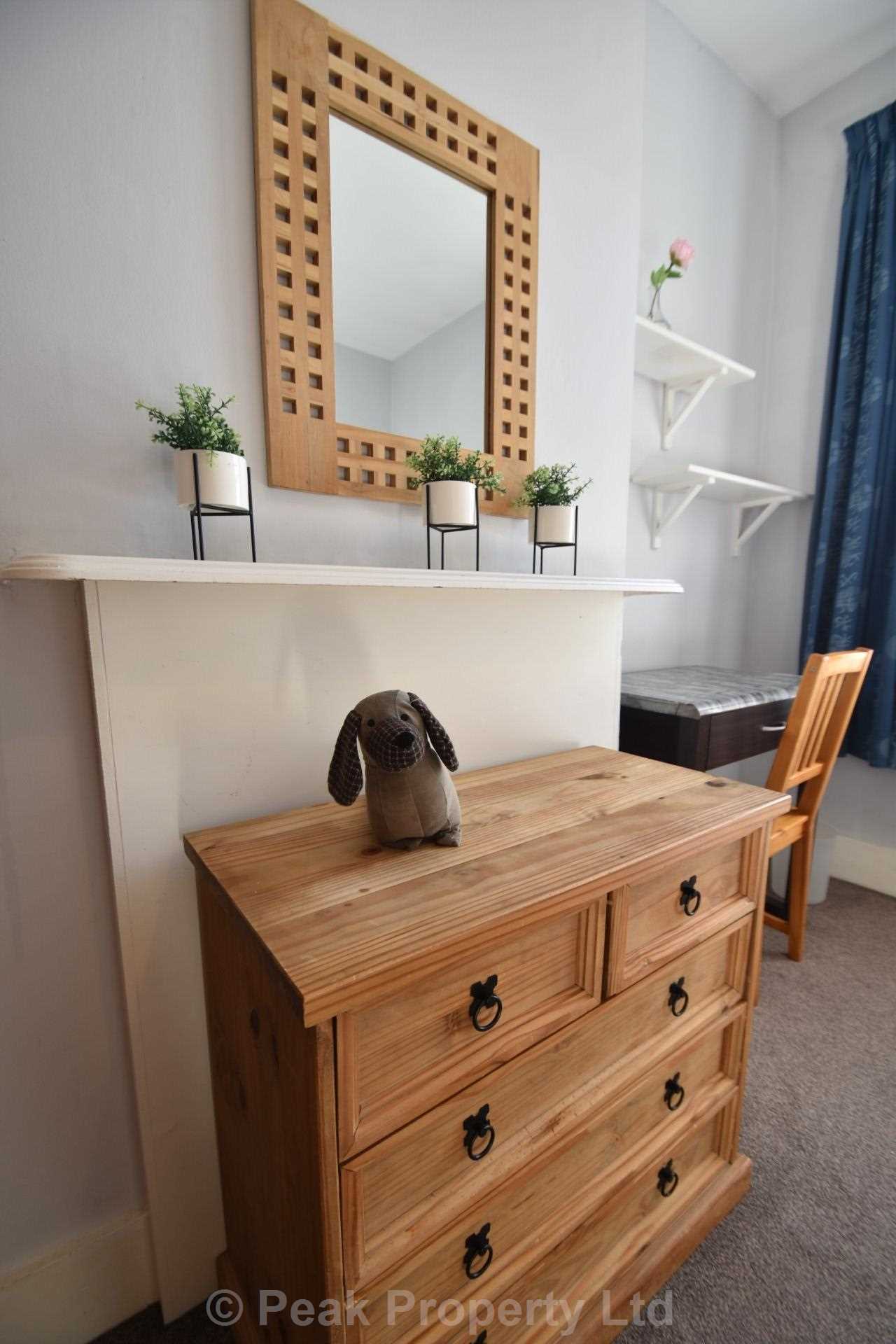 Room Gordon Road in Southend-on-Sea
