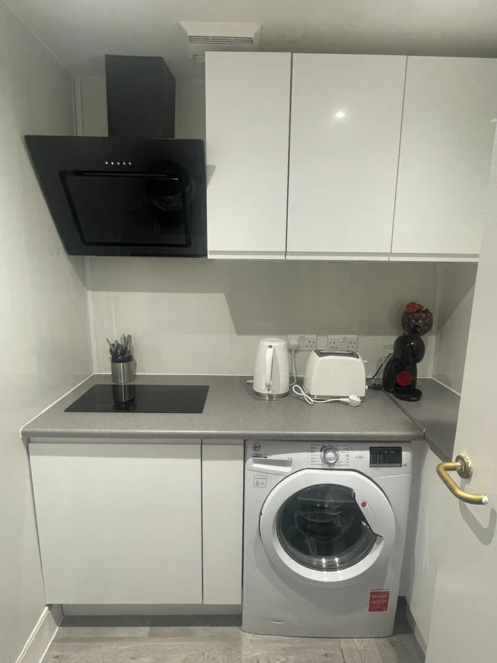 Flat Lucan Place in Greater London