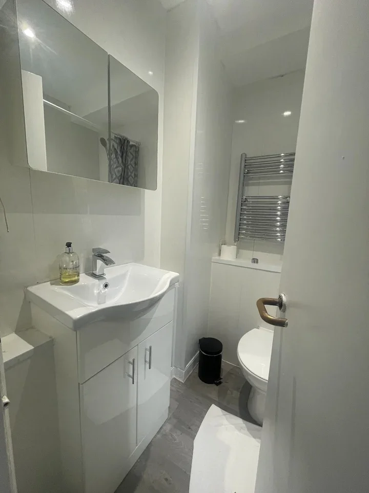 Flat Lucan Place in Greater London