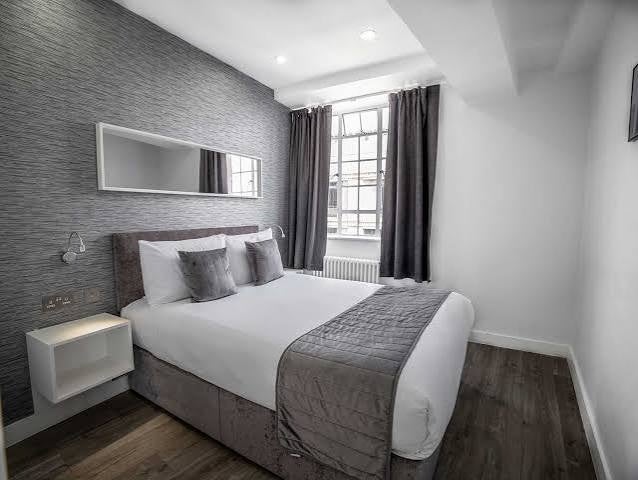 Flat Lucan Place in Greater London