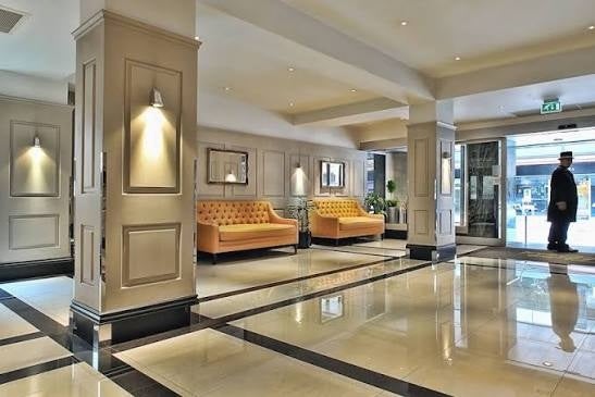 Flat Lucan Place in Greater London