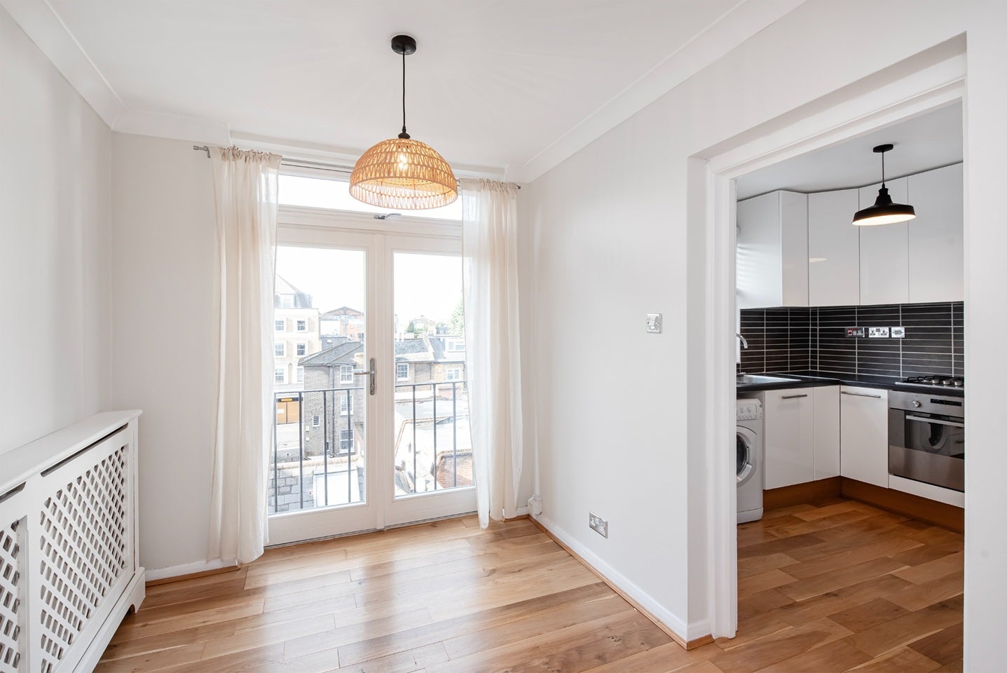Flat Monmouth Road in City of Westminster
