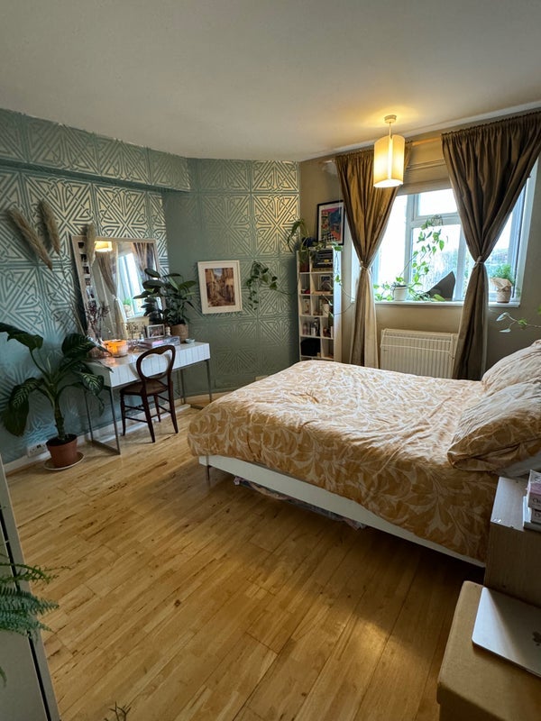 Room Acre Lane in Greater London