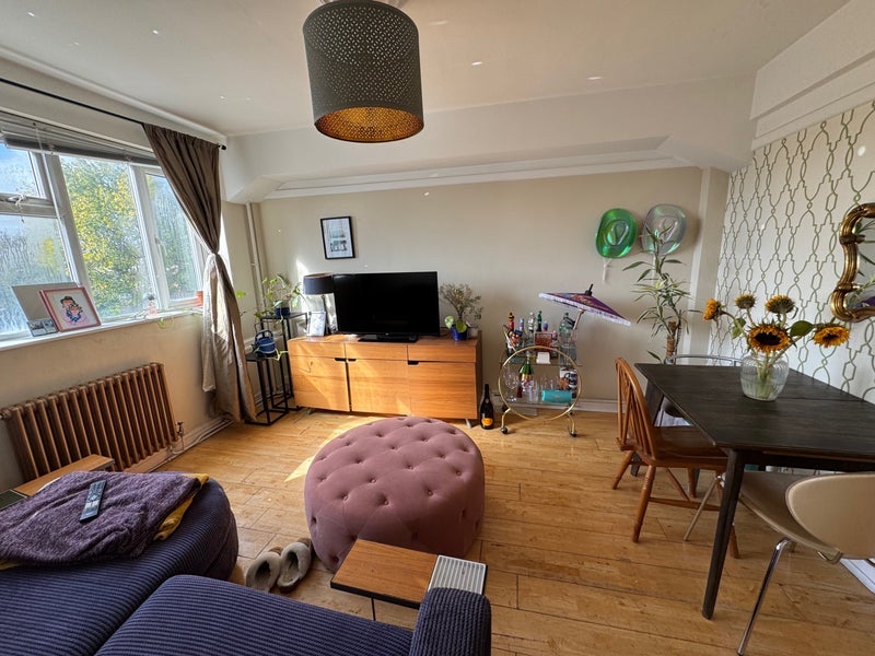 Room Acre Lane in Greater London