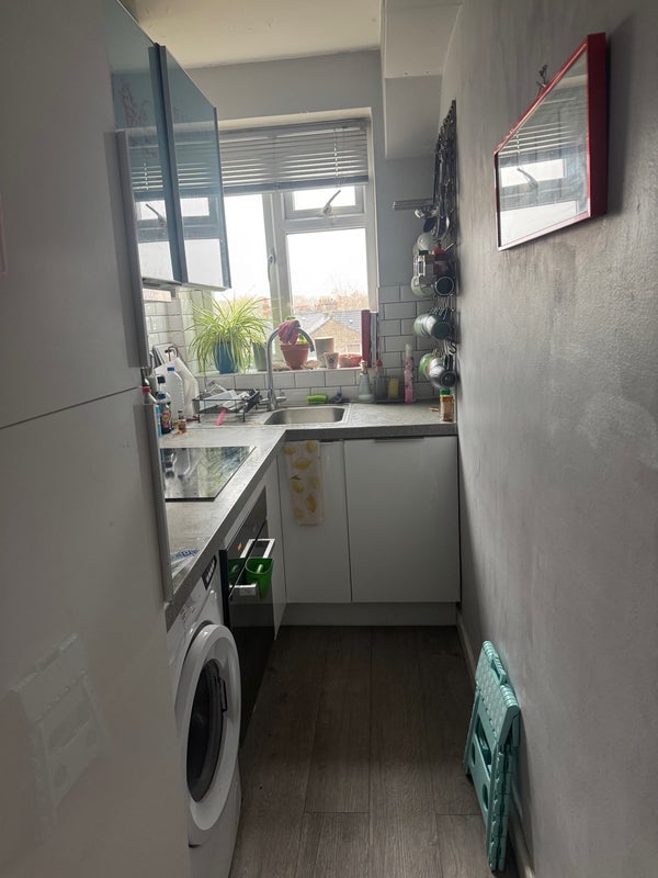 Room Acre Lane in Greater London