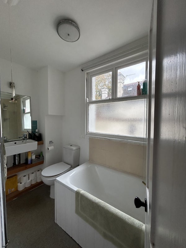 Flat Kingsmead Road in Greater London