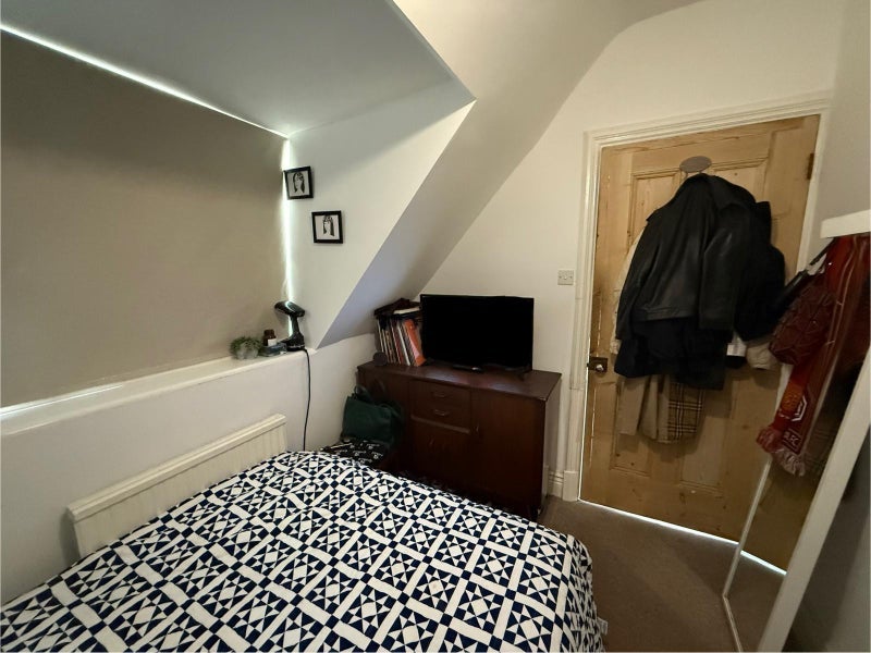 Flat Kingsmead Road in Greater London