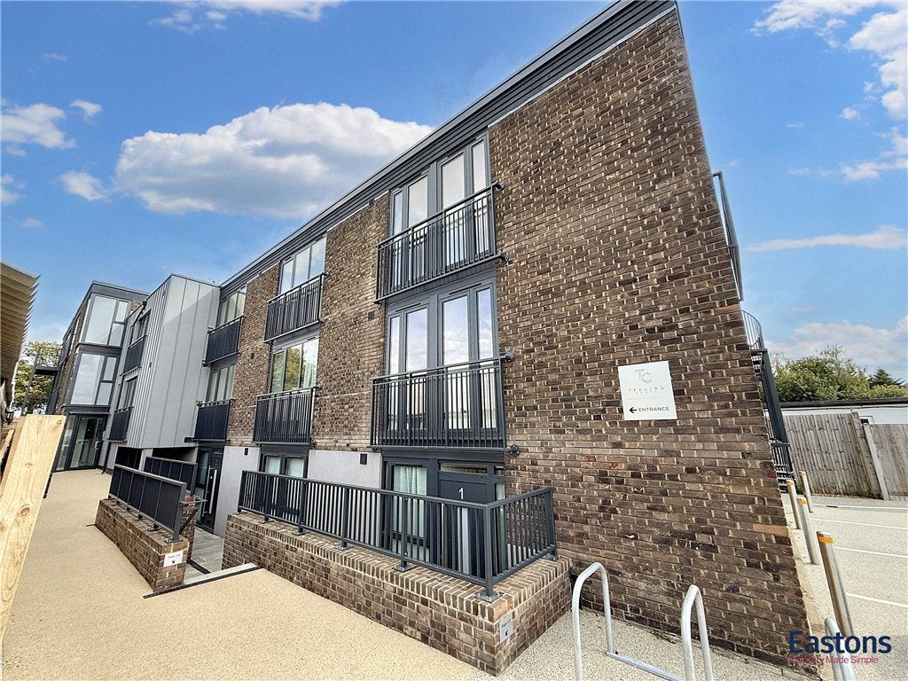 Flat Kingston Road in Epsom and Ewell
