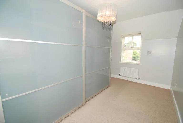 Flat Golden Manor in Greater London