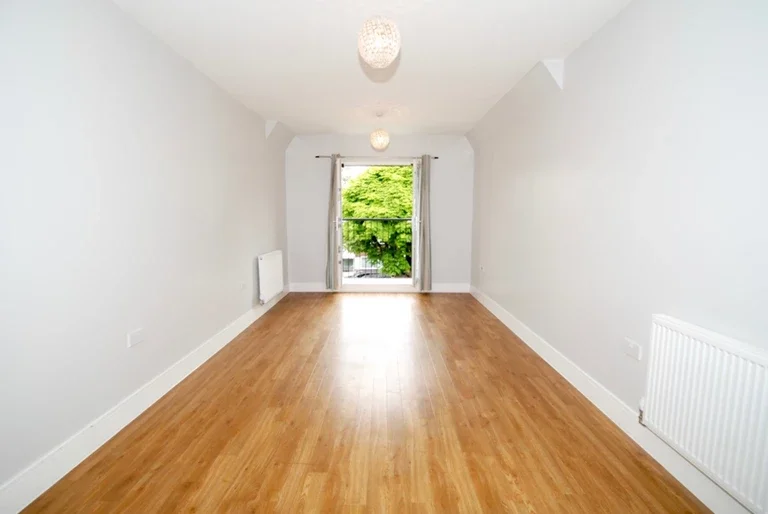 Flat Golden Manor in Greater London