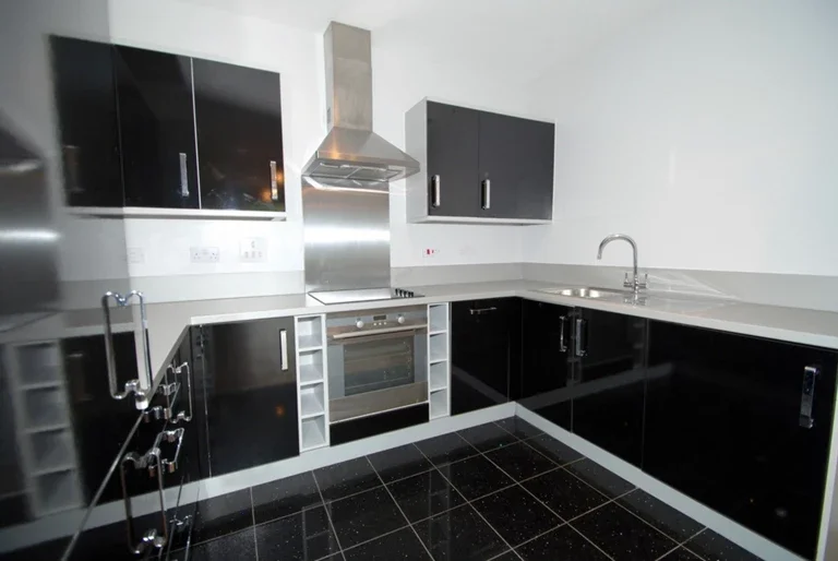 Flat Golden Manor in Greater London