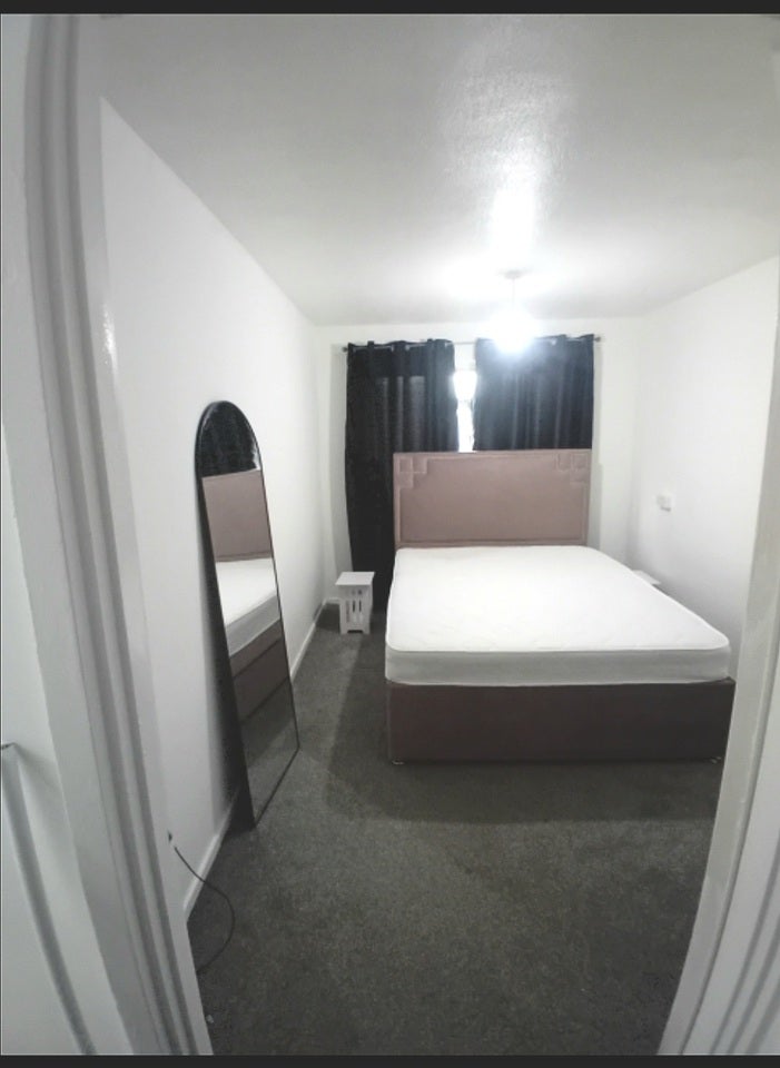 Flat Evelina Road in Greater London