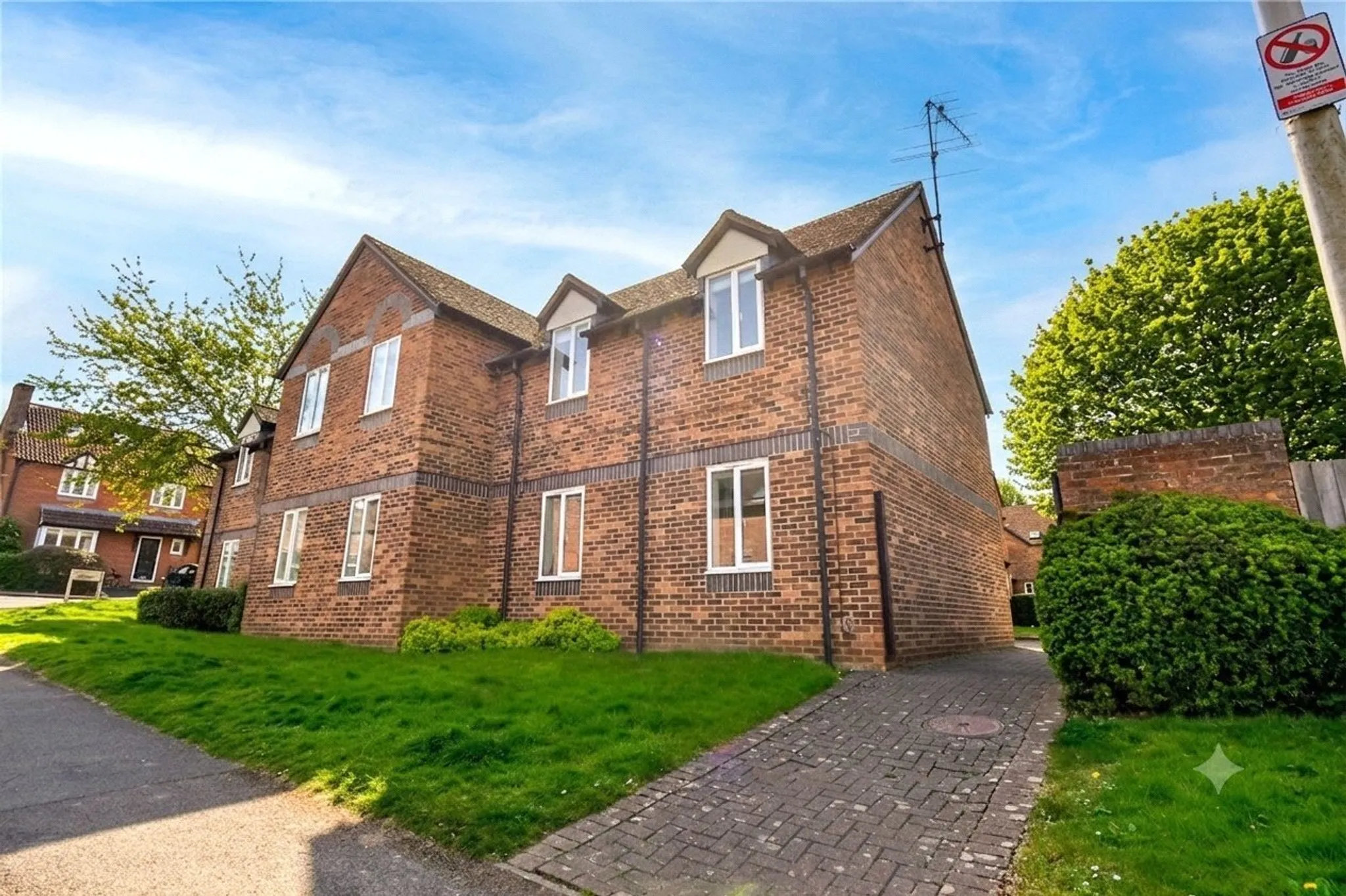 Flat Cherry Grove in Hungerford