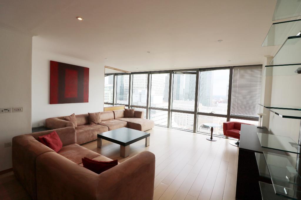 Flat Hertsmere Road in Greater London