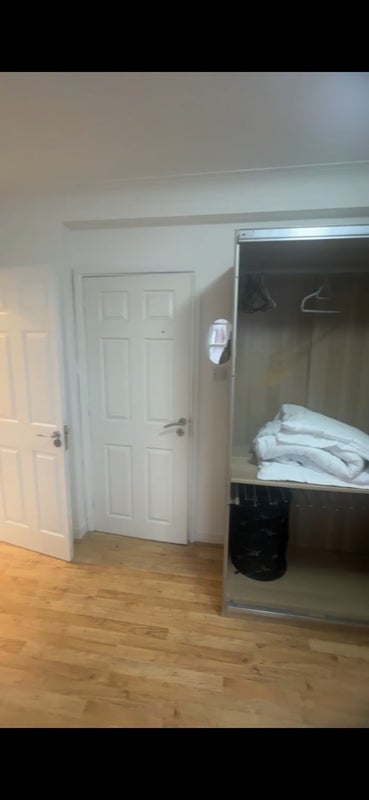 Room Park West Place in City of Westminster