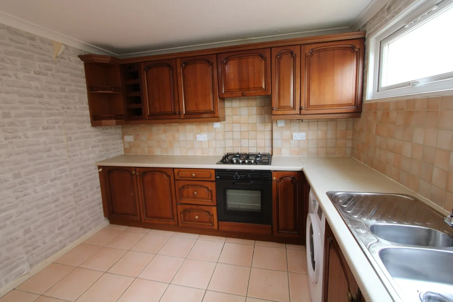 Flat Longford Court in Epsom and Ewell
