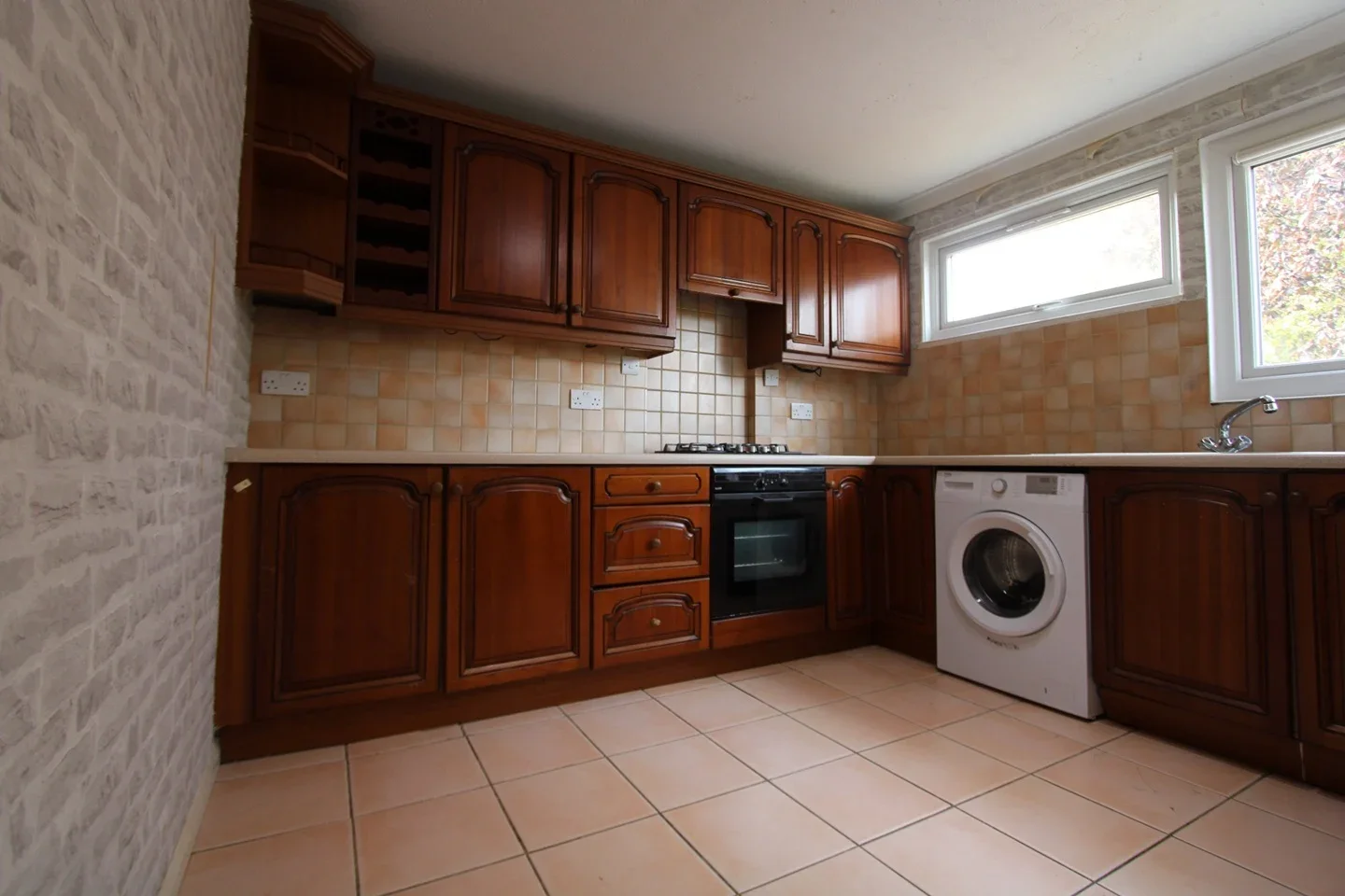 Flat Longford Court in Epsom and Ewell