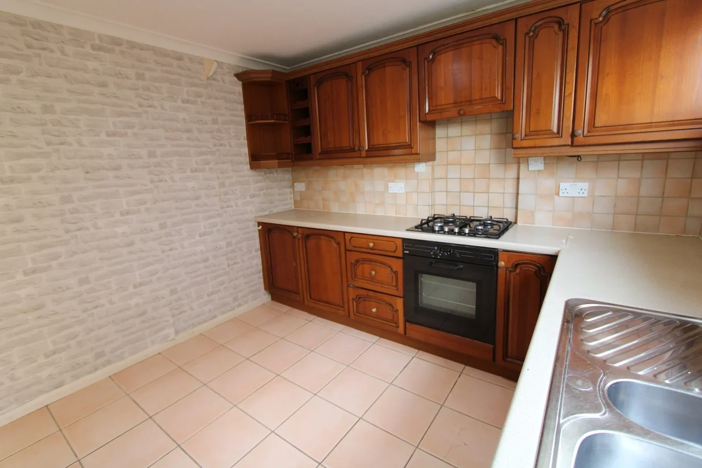Flat Longford Court in Epsom and Ewell