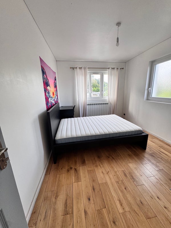 Room Boundary Road in Greater London