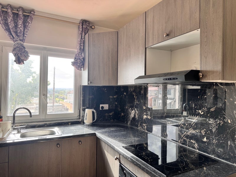 Room Boundary Road in Greater London