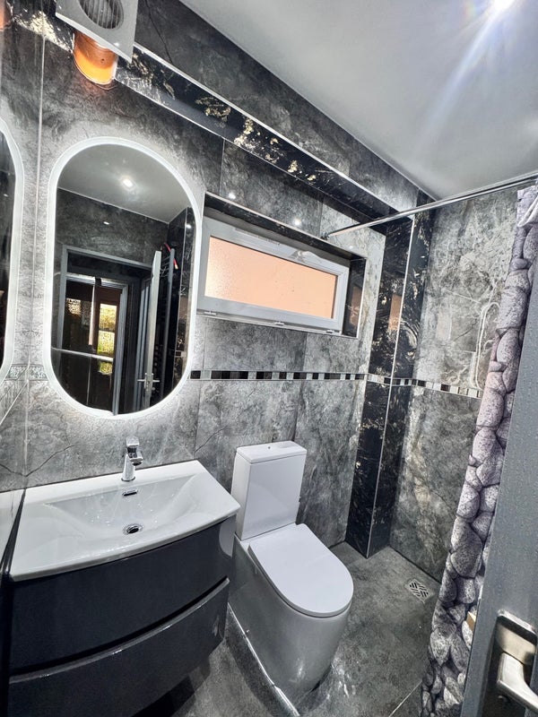 Room Boundary Road in Greater London