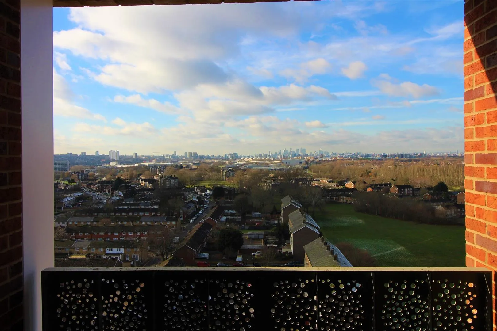 Flat Harrow Manorway in Greater London