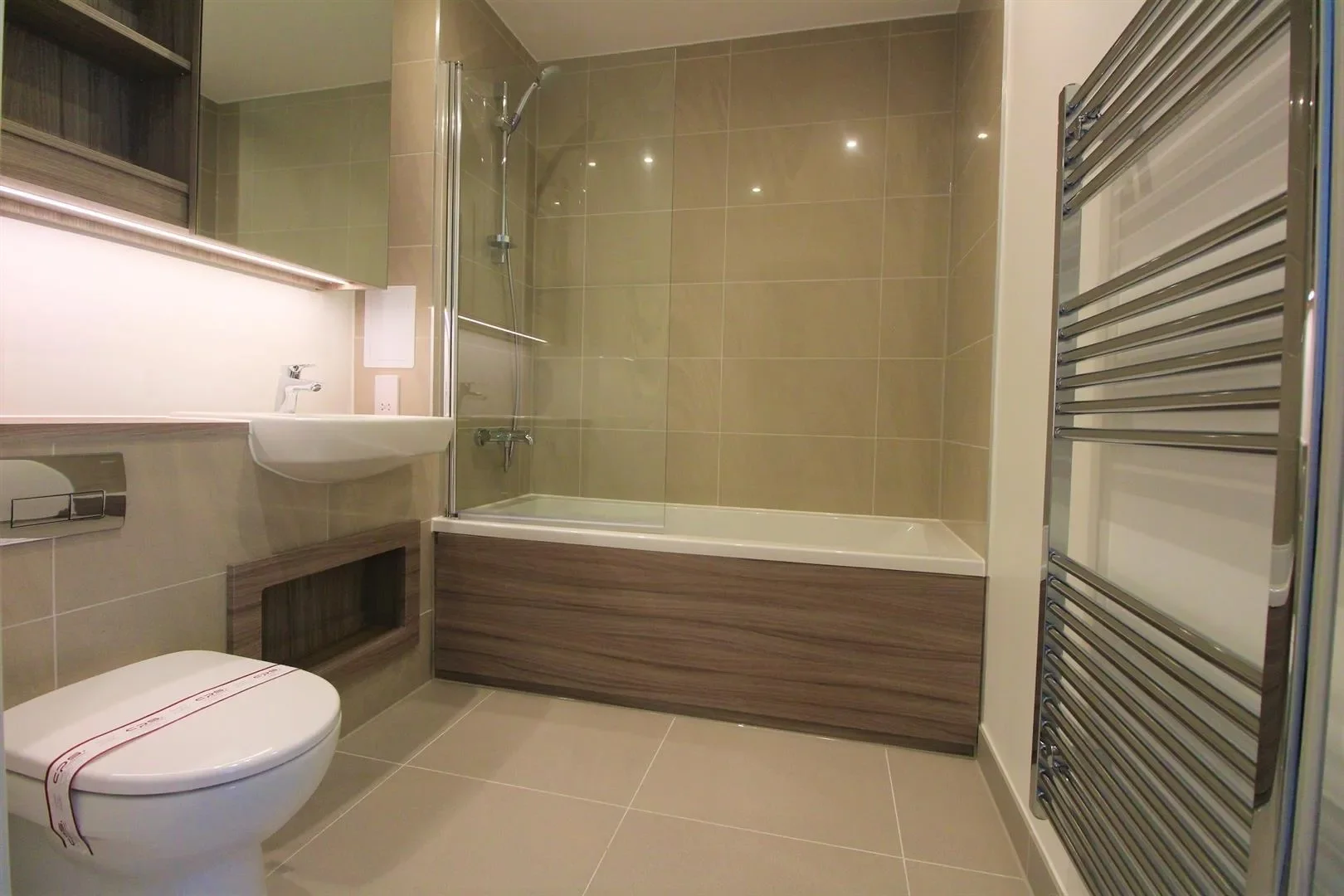 Flat Harrow Manorway in Greater London