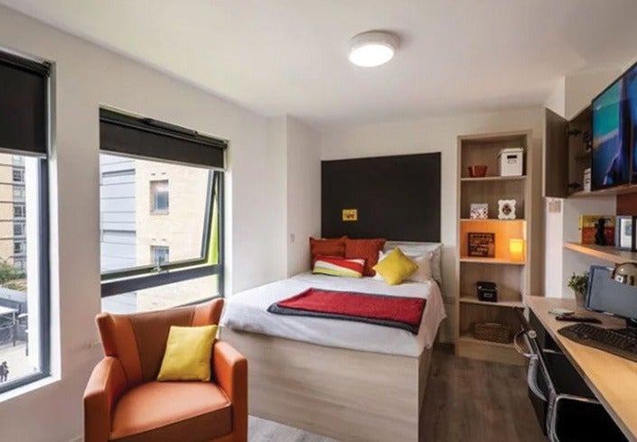 Room Portal Way in Greater London