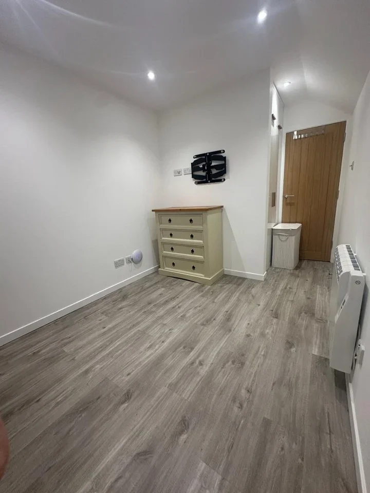 Flat Stanhope Road in Greater London