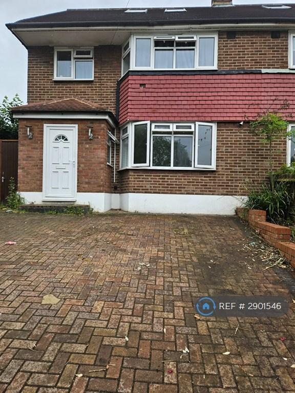 Flat Waterfall Road in Greater London
