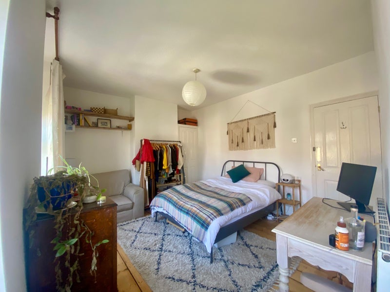 Room Forest Avenue in Bristol