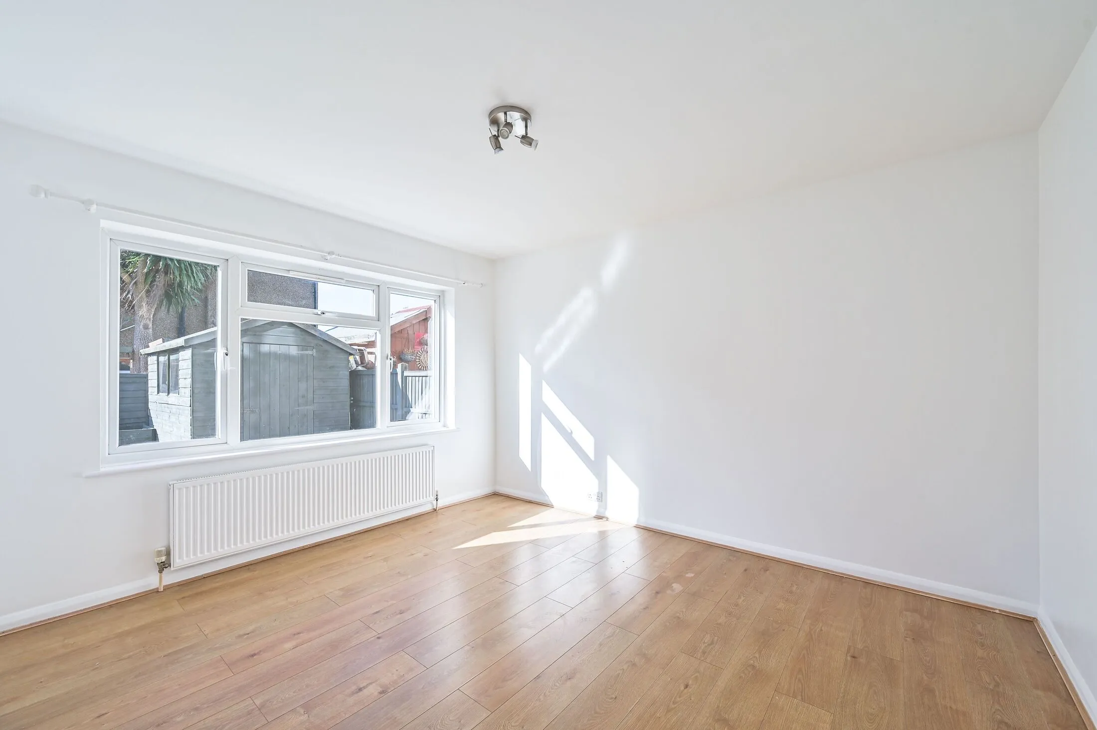 Flat Friern Park in Greater London