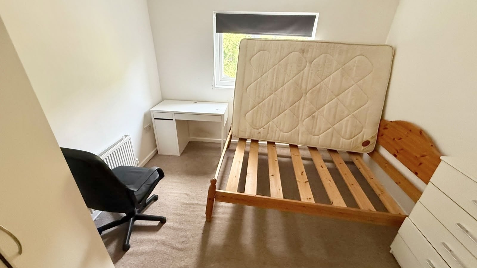 Room Heeley Road in Birmingham