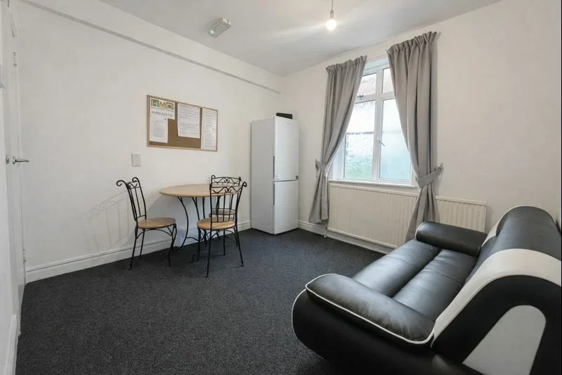 Room Suffield Road in High Wycombe