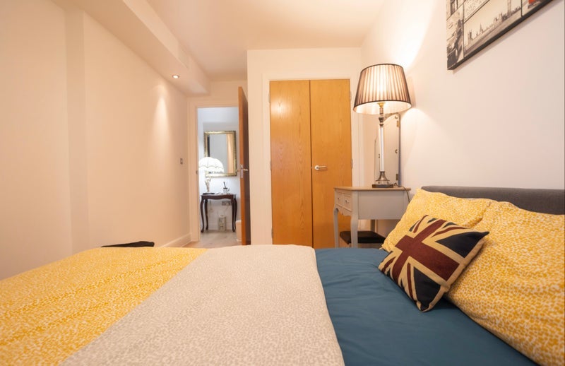 Room Hanover Avenue in Greater London