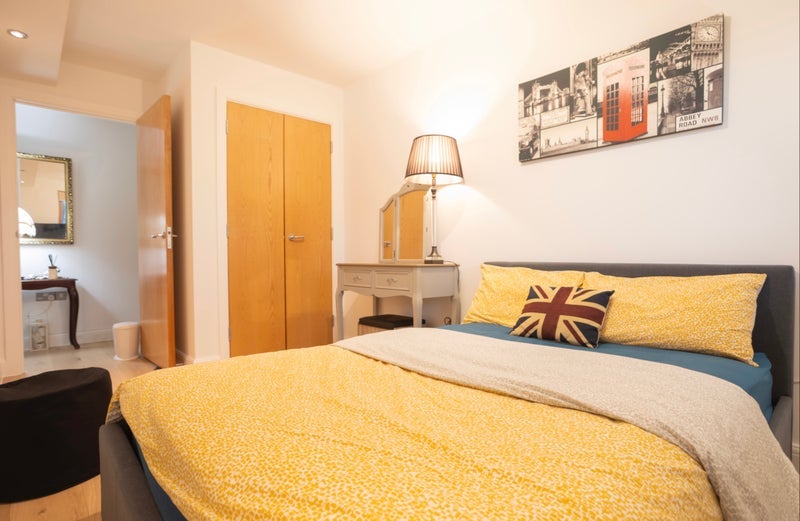 Room Hanover Avenue in Greater London