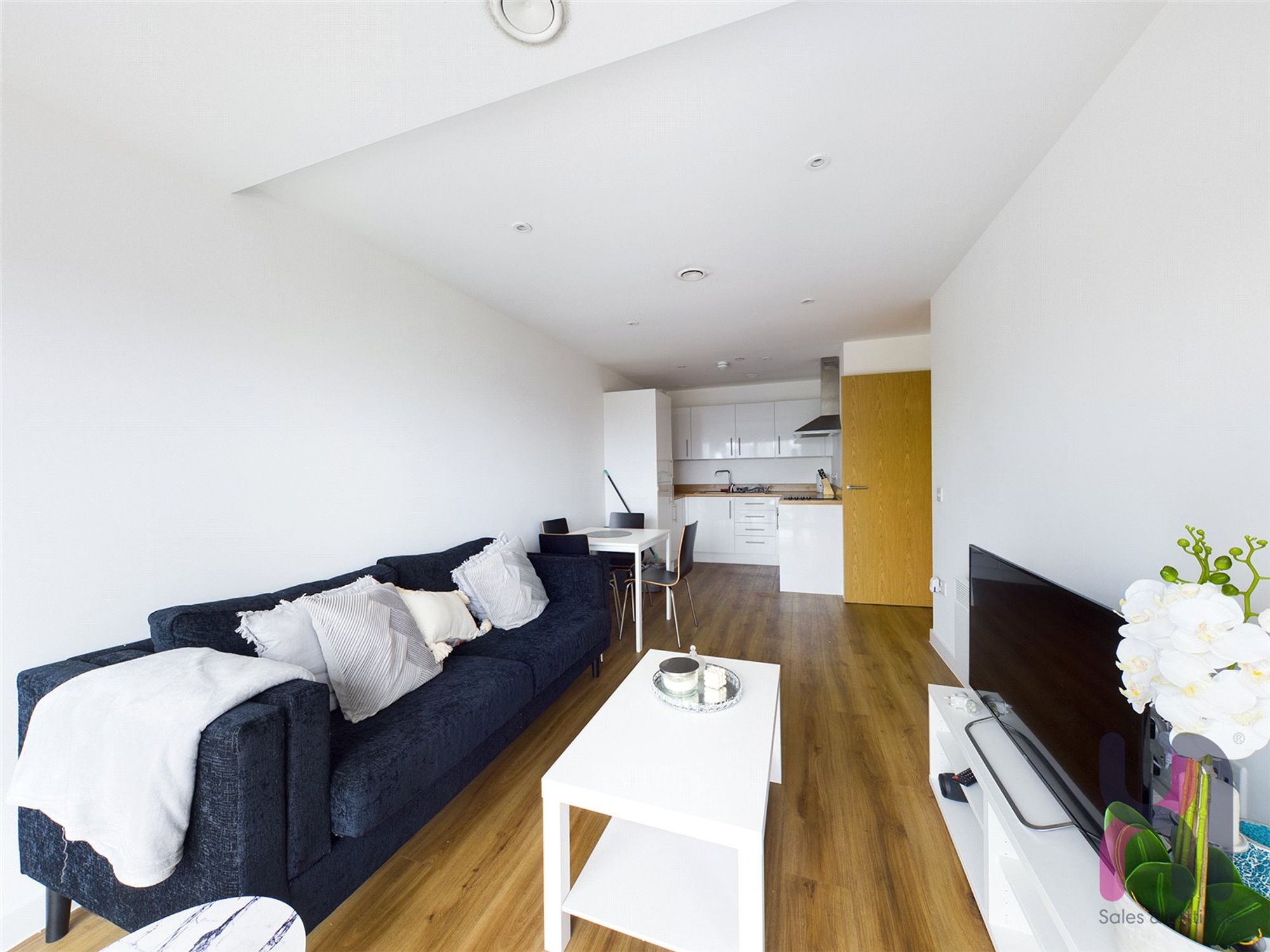 Flat Elmira Way in Salford