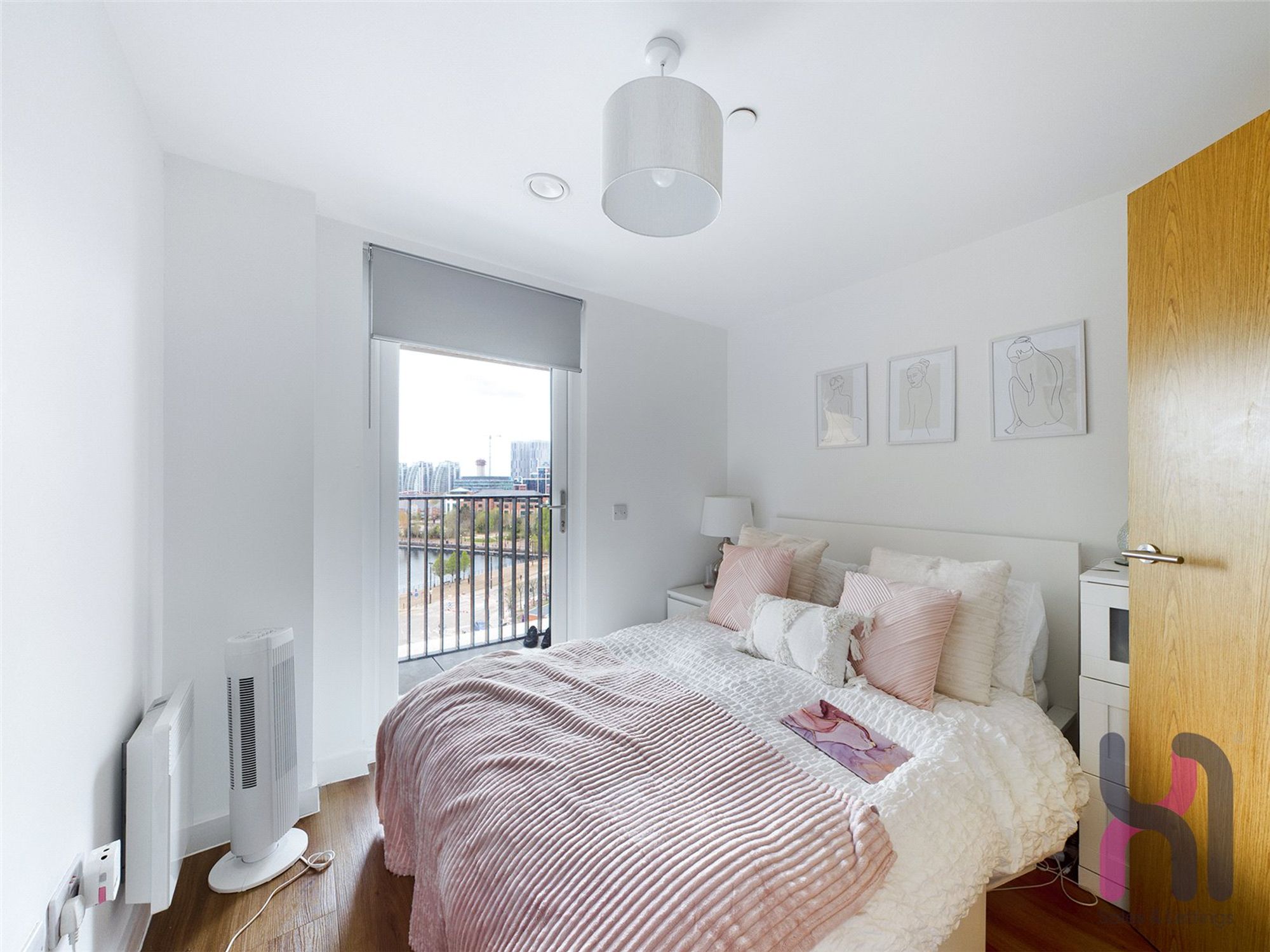 Flat Elmira Way in Salford