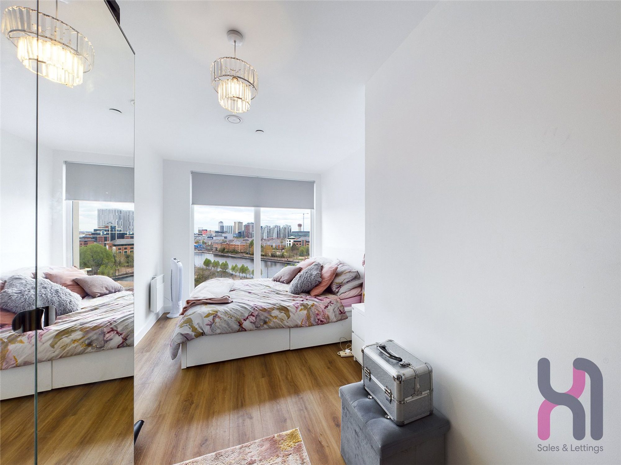 Flat Elmira Way in Salford