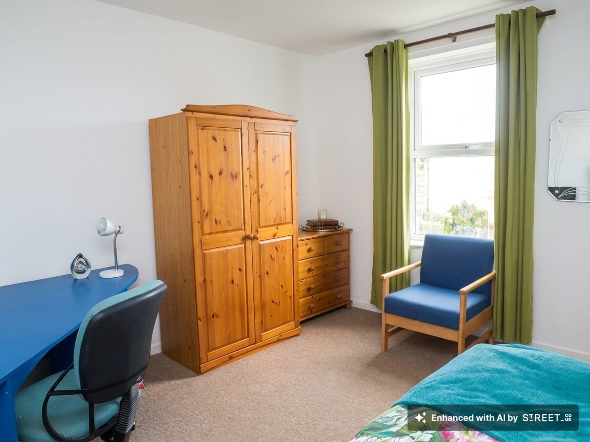 Room Andrewartha Road in Penryn