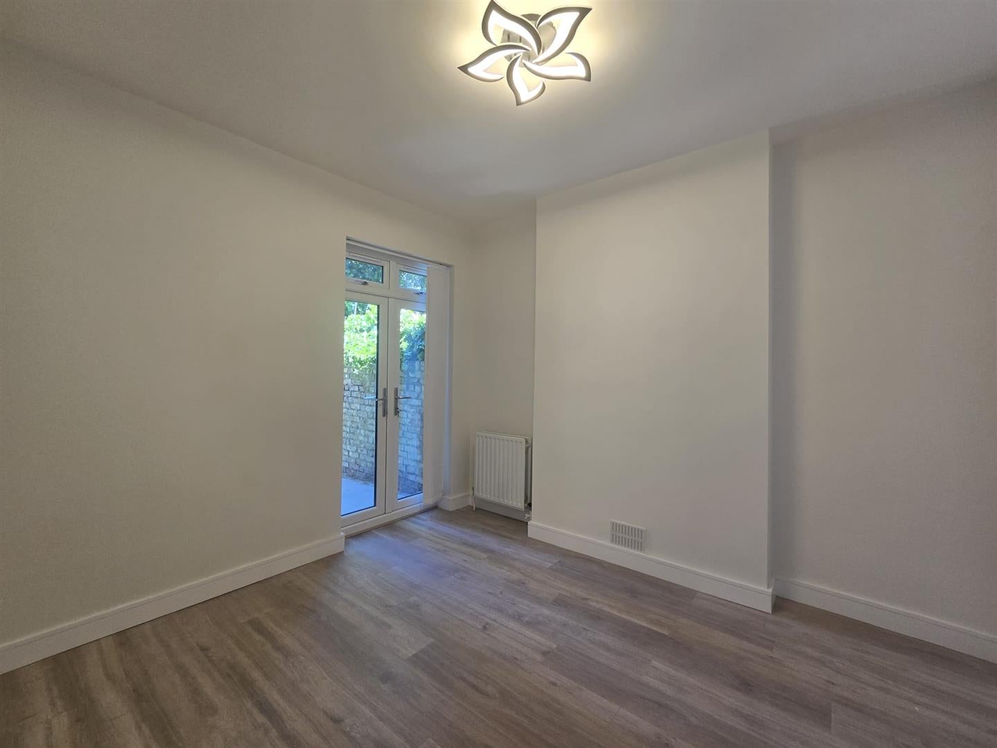 Flat Inglemere Road in Greater London