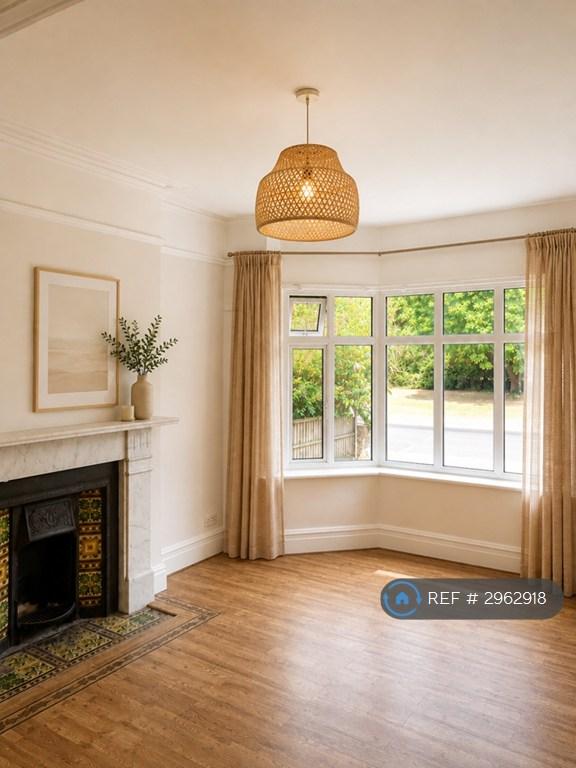 Flat Holdenhurst Road in Bournemouth