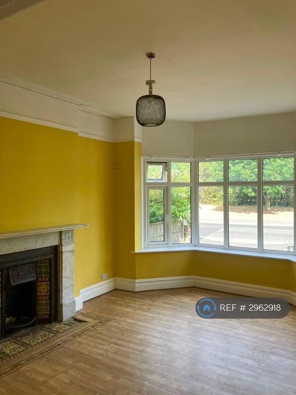 Flat Holdenhurst Road in Bournemouth