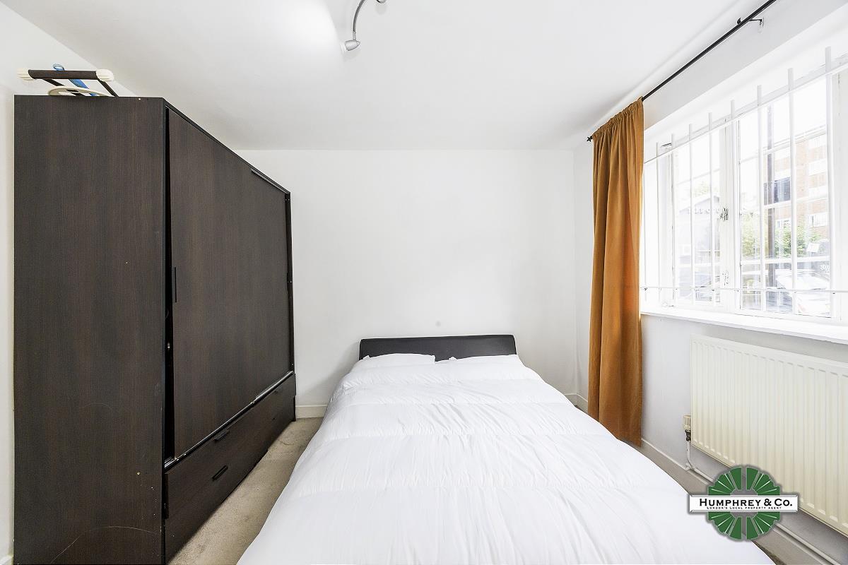 Flat Aske Street in Greater London